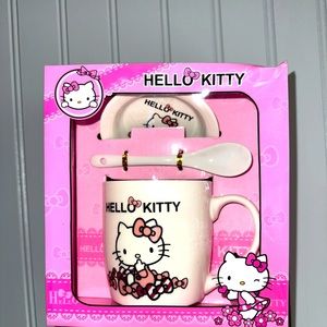 cups for coffee , the hello kitty 🦁